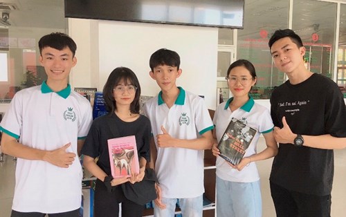Khởi động phong trào ngoại ngữ trong sinh viên Đông Á